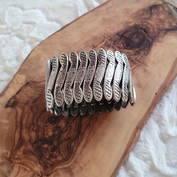 Vintage Accordion Bracelet - Picture 2 of 4